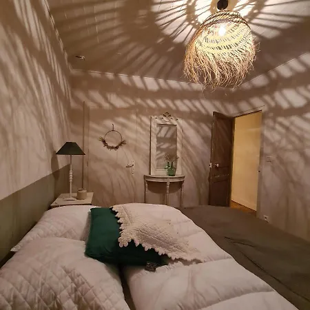 De La Chateldonnaise Holiday home *